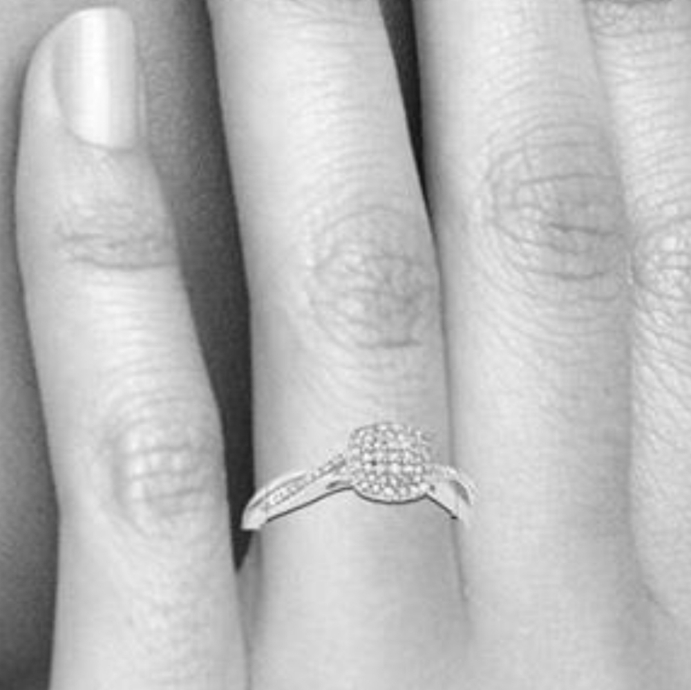 GENUINE 1/6 Ct Diamond Ring - Picture 5 of 8